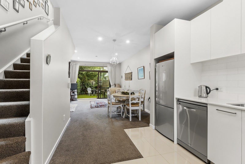 2/24 Tamar Street, Island Bay, Wellington - Carousel 2