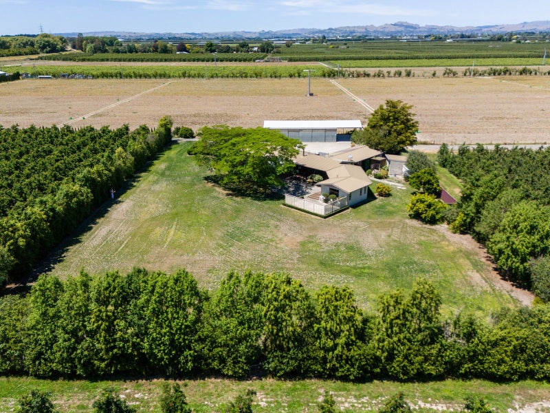 16 Nicholl Road, Twyford, Hastings - Carousel 1