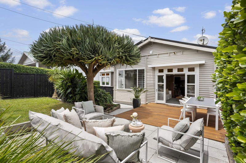 20 HIGHLAND RD, Mount Albert, Auckland - Carousel 1