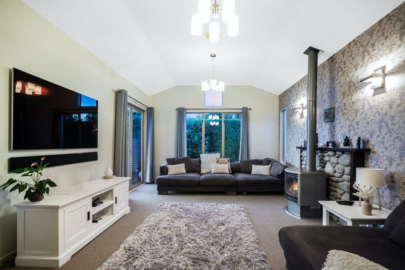 4 Marua Palm Grove, Timberlea, Upper Hutt - Carousel 2