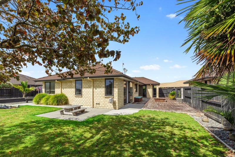 17 Stoneleigh Court, Papamoa Beach, Papamoa - Carousel 1