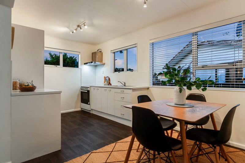 3 Toporoa View, Ascot Park, Porirua - Carousel 2