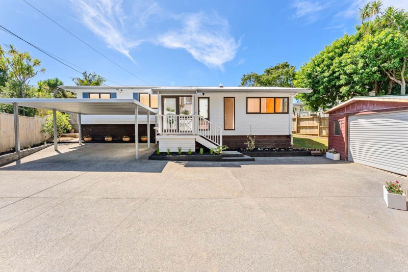 51 Saddleback Rise, Murrays Bay, Auckland - Carousel 1
