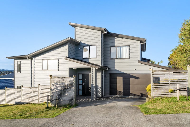 11 Matisse Drive, West Harbour, Auckland - Carousel 1