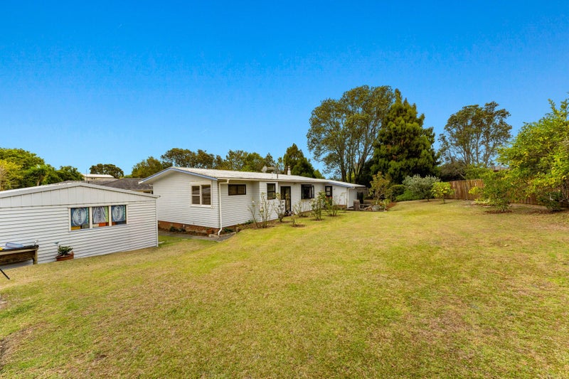 16 Rosalind Road, Glenfield, Auckland - Carousel 2