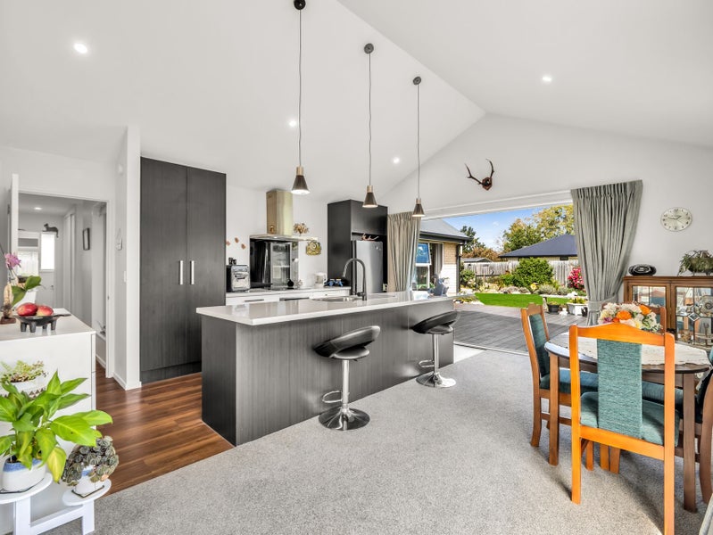 9 Minerva Crescent, Woodend, Woodend - Carousel 1
