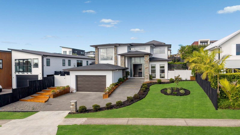 13 Angiangi Crescent, Beachlands, Auckland - Carousel 1