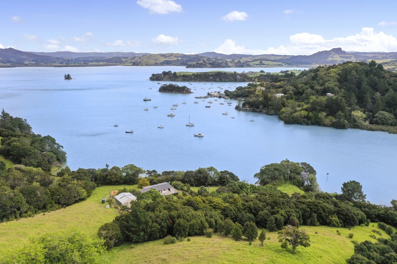 225 Okura Bay Road, Totara North - Carousel 1