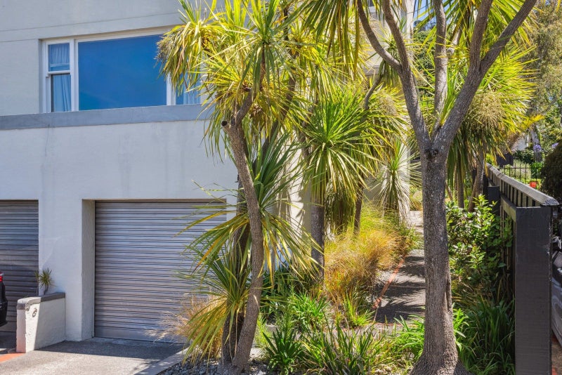 11A Stowe Hill, Thorndon, Wellington - Carousel 27