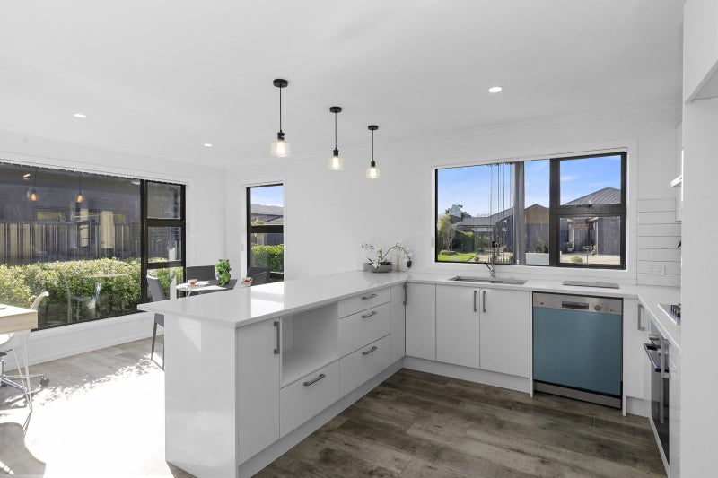 5 Kerrigan Crescent, Wallaceville, Upper Hutt - Carousel 2