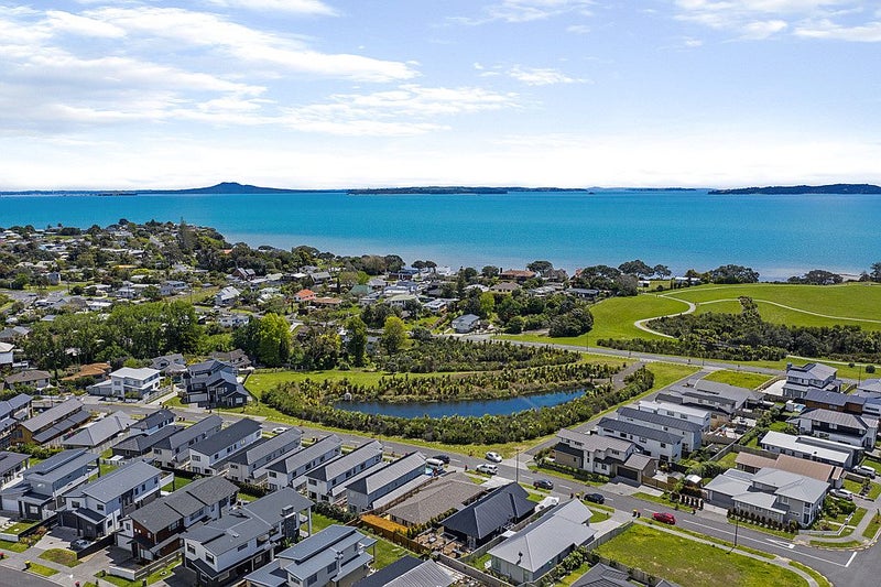 8 Atalanta Way, Beachlands, Auckland - Carousel 2