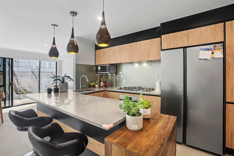 3/11 Celeste Place, Totara Vale, Auckland - Carousel 1