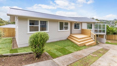 27 Lynda Avenue, Paparangi, Wellington - Carousel 1