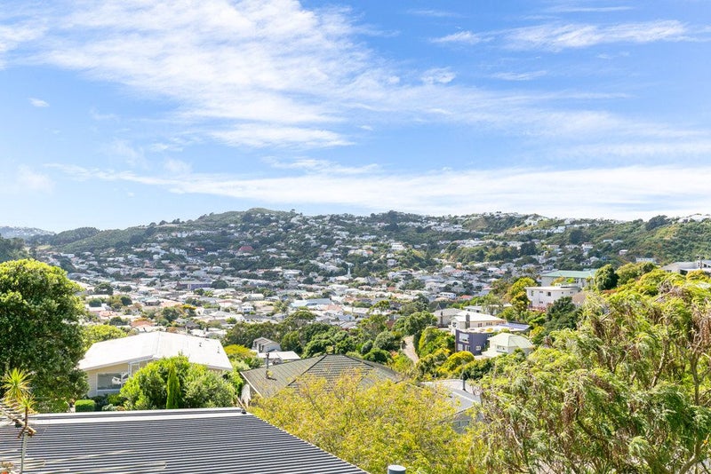2/20 Southern Cross Crescent, Island Bay, Wellington - Carousel 2