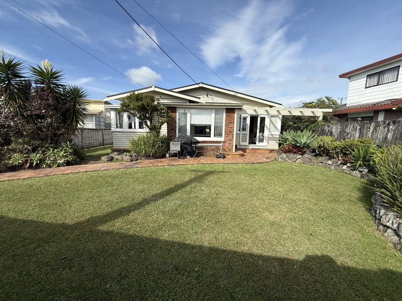 80 Golf Road, New Lynn, Auckland - Carousel 1