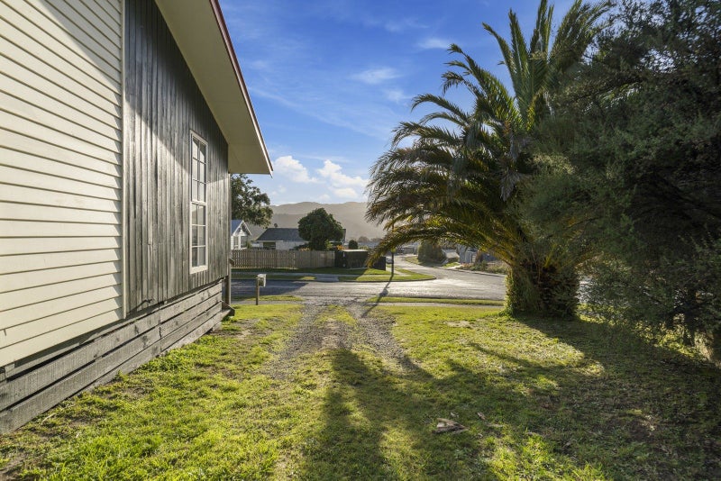 Property Valuation for 1 Bunratty Grove, Wainuiomata, Lower Hutt