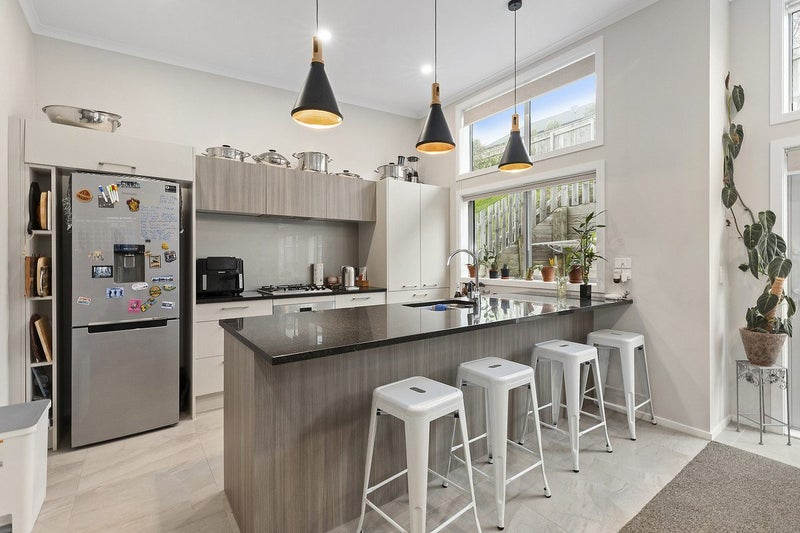 9 Madeira Close, Whitby, Porirua - Carousel 1