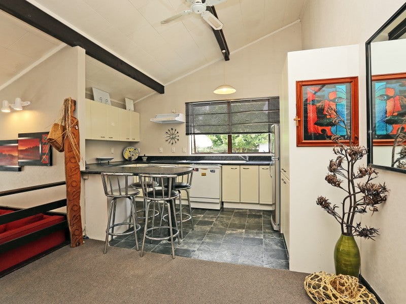 7 Lorne Place, Flaxmere, Hastings - Carousel 2