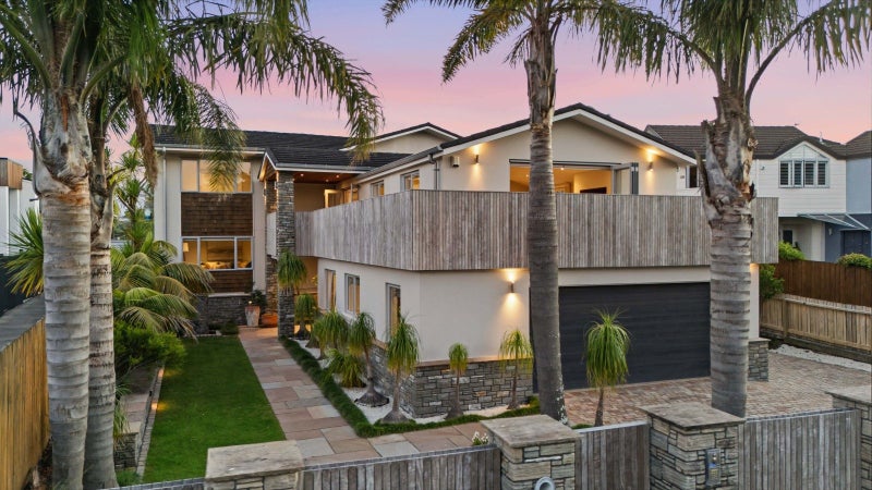 31 Beechwood Road, Rothesay Bay, Auckland - Carousel 1