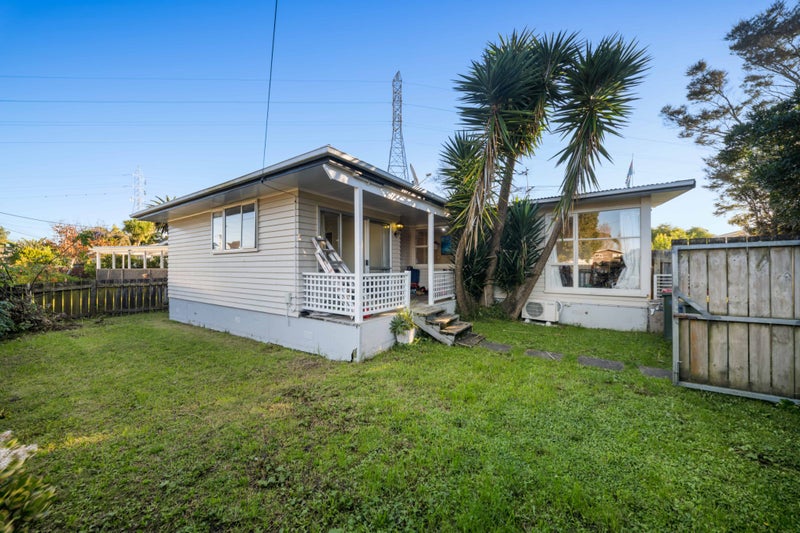 42 Cobham Crescent, Kelston, Auckland - Carousel 2
