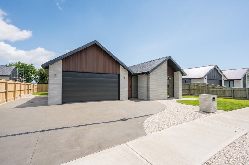 12 Hallmark Drive, Hope, Richmond - Carousel 1