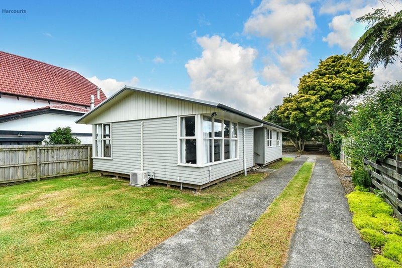 15 Racecourse Road, Waiuku, Waiuku - Carousel 1