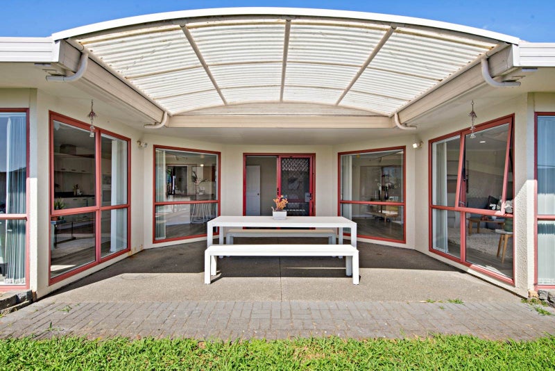 27 Glenross Drive, Wattle Downs, Auckland - Carousel 2