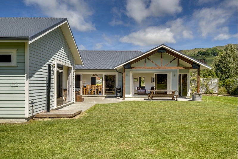 23 Waipuka Road, Waimarama, Havelock North - Carousel 1