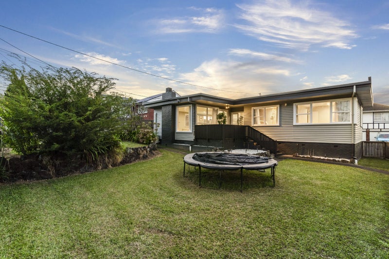 Property Valuation for 260 East Coast Road, Forrest Hill, Auckland