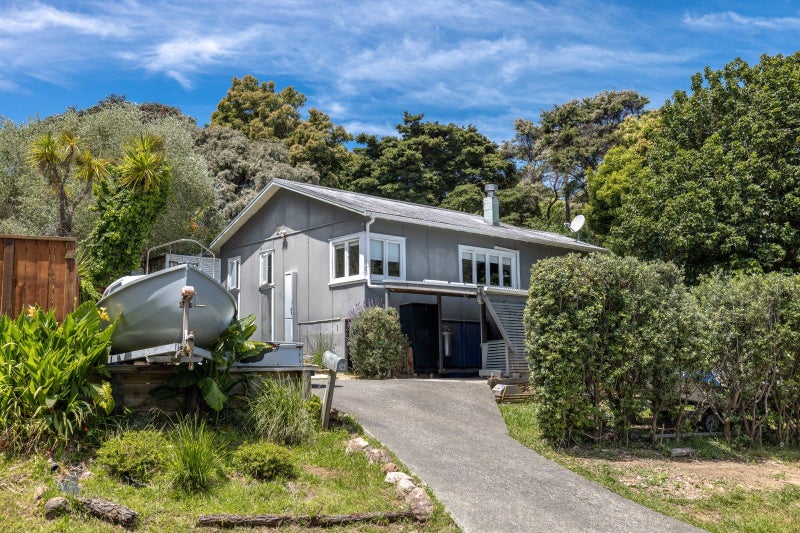 38 Bay Road, Ostend, Waiheke Island - Carousel 2