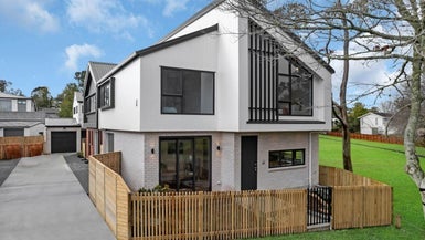 10B Truscott Place, West Harbour, Auckland - Carousel 1