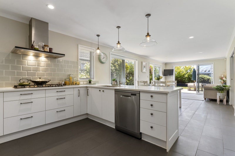 5 Jessie Rise, Riverhead, Riverhead - Carousel 2