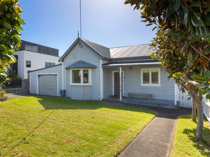 19 Beach Street, Fitzroy, New Plymouth - Carousel 1