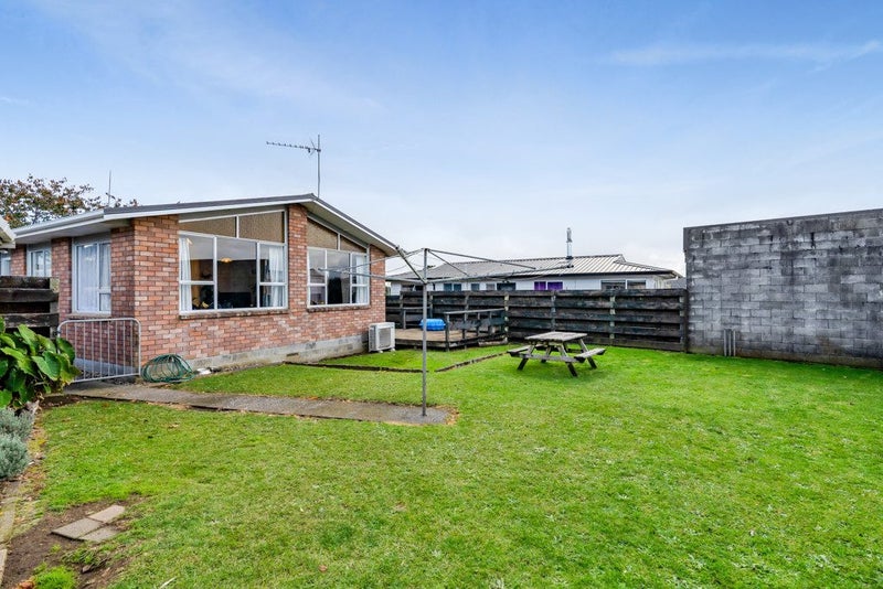 16 Villa Place, Bell Block, New Plymouth - Carousel 17