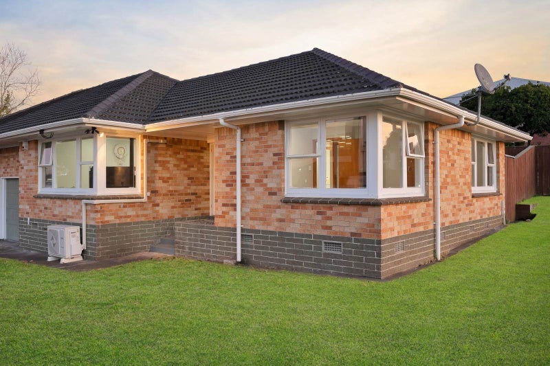 1/1 Sutton Crescent, Papatoetoe, Auckland - Carousel 19