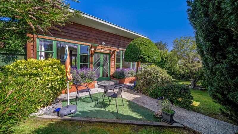 90 Baker Street, Stirling - Carousel 1