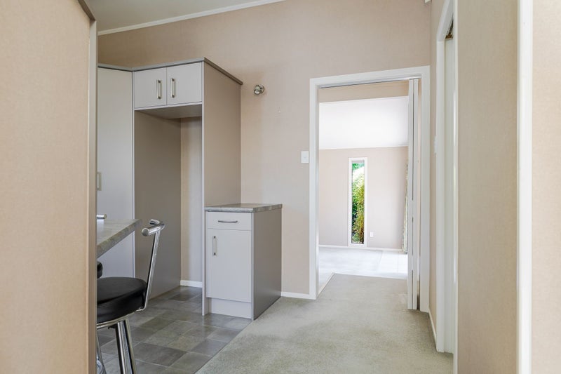 8 Saturn Crescent, Milson, Palmerston North - Carousel 2