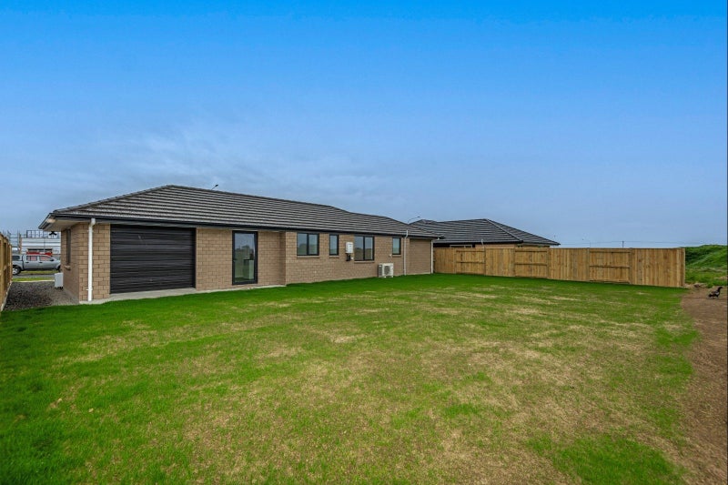 72 Atlantic Drive, Fitzherbert, Palmerston North - Carousel 1