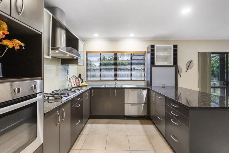7 Powercourt Drive, Flat Bush, Auckland - Carousel 2