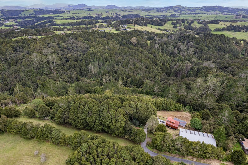 252 Gray Road, Kamo - Carousel 33