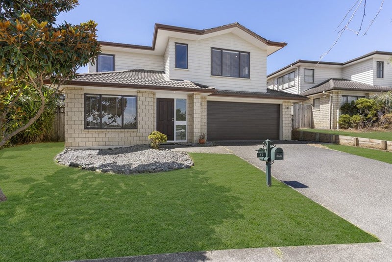 12 Valderama Drive, Flat Bush, Auckland - Carousel 1