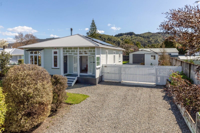31 Johnston Street, Featherston, Featherston - Carousel 1