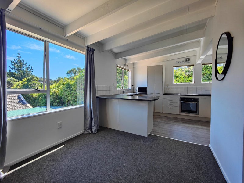 5A Robert Street, Newlands, Wellington - Carousel 1
