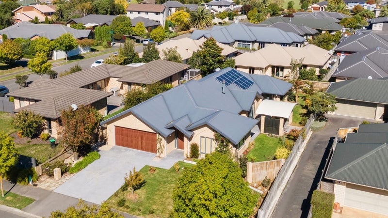 19 Sovereign Gardens, Halswell, Christchurch - Carousel 1