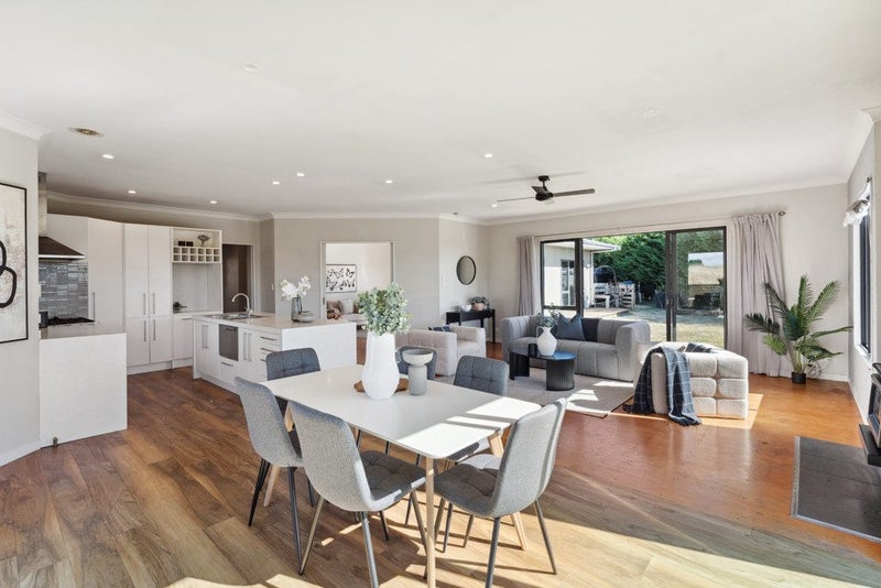 9 Waitaheke Road, Otaki - Carousel 1