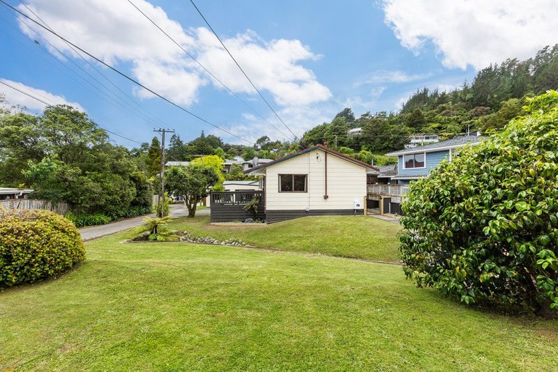 17 Forest Road, Pinehaven, Upper Hutt - Carousel 2