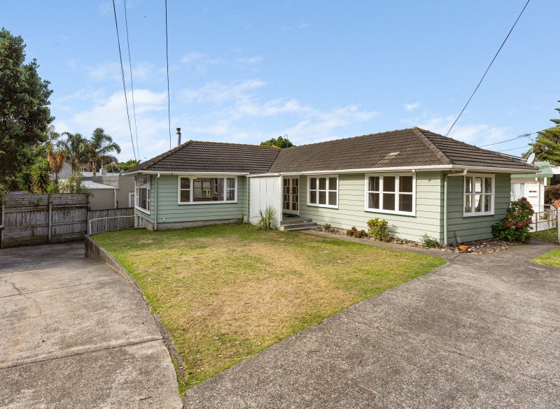 9 Bluegum Road, Paraparaumu Beach, Paraparaumu - Carousel 1