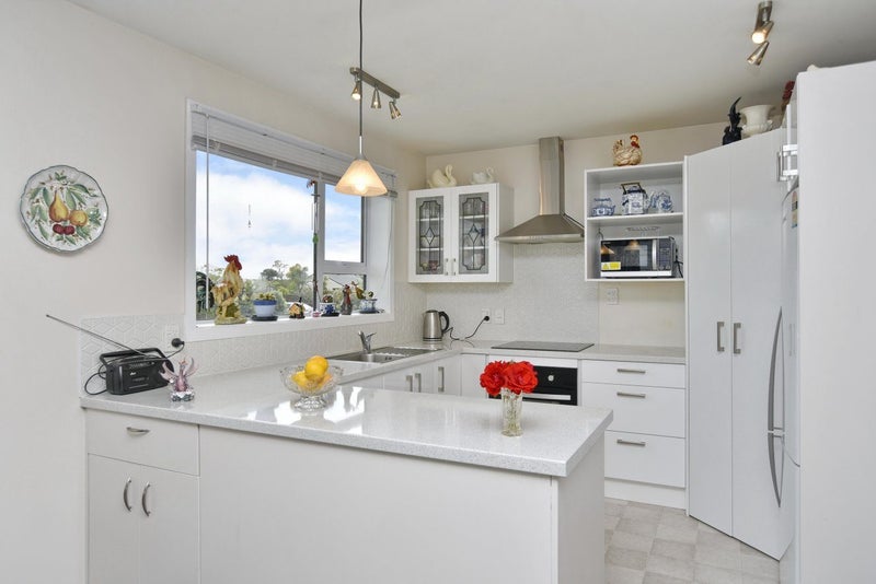 10 Seadown Crescent, Amberley, Amberley - Carousel 2