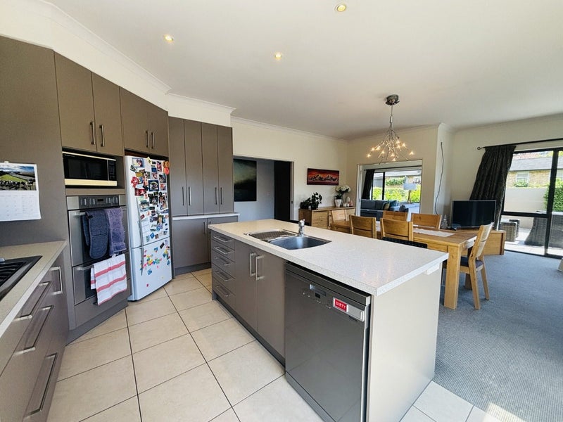 4 Ridings Grove, Richmond - Carousel 2