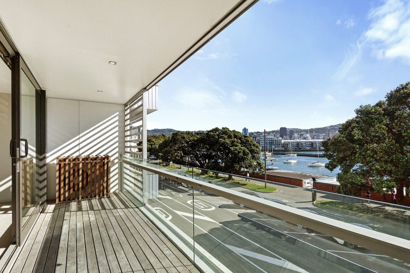 1B/140 Oriental Parade, Oriental Bay, Wellington - Carousel 2